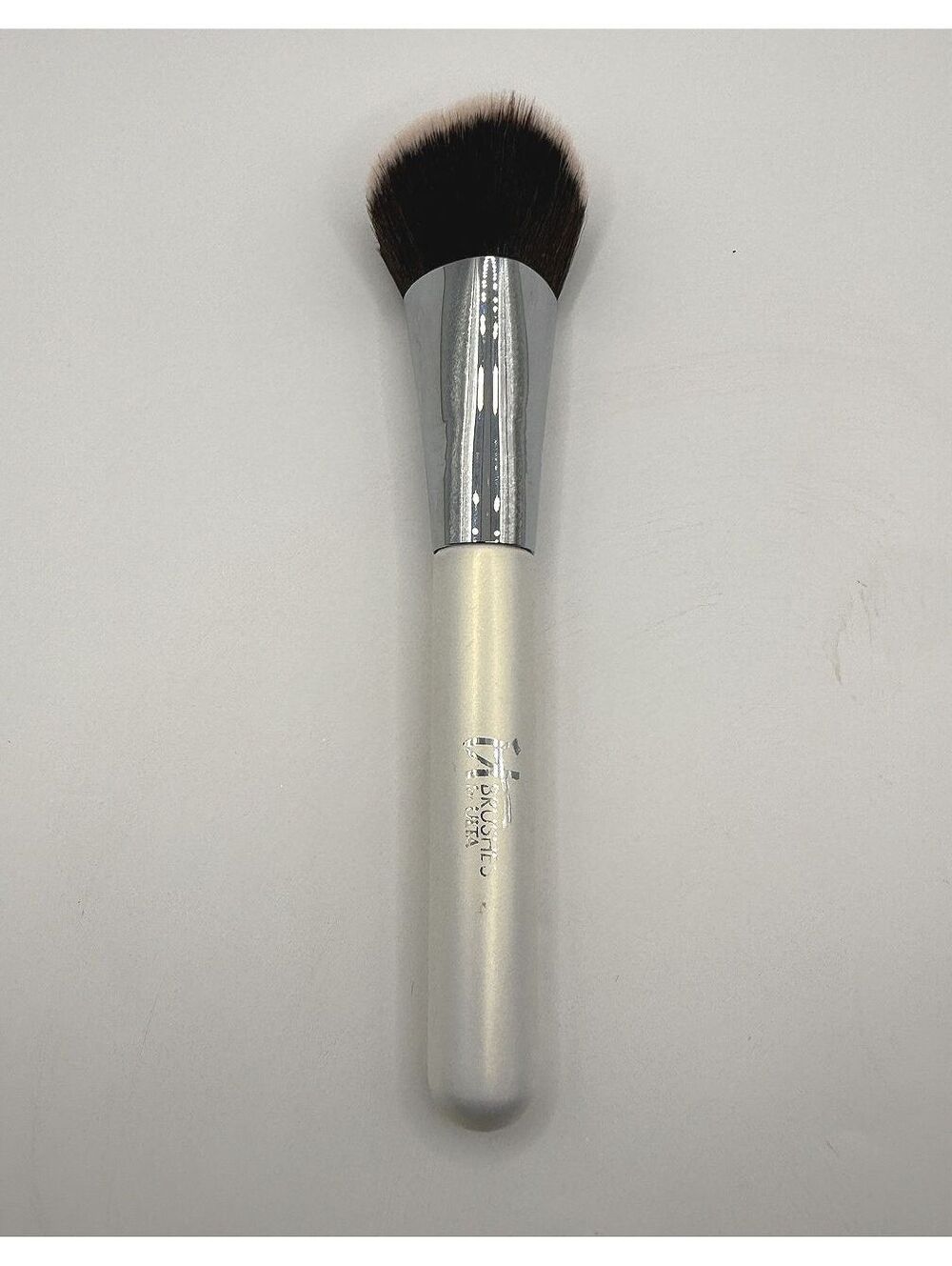 IT Cosmetics Airbrush Full Coverage Complexion Brush #77